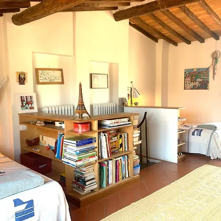 Santo Spirito شقة *